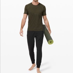 Men’s Small Black Lululemon Intent Joggers 30”